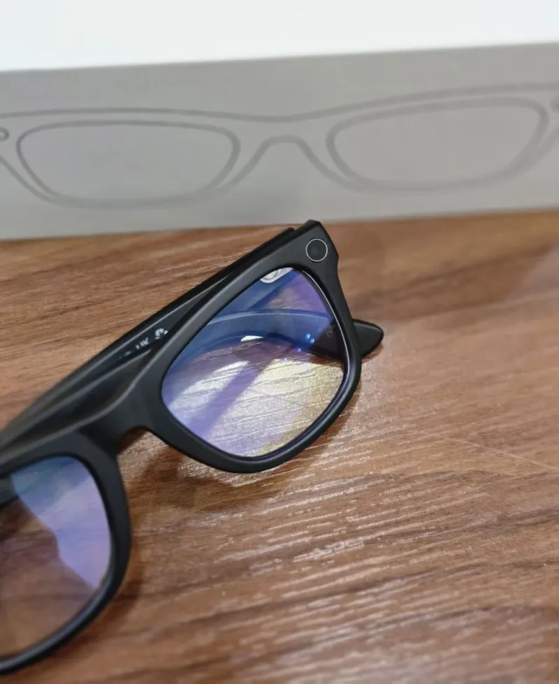 RayBan Meta Camera Glasses - Replica Thumbnail 1