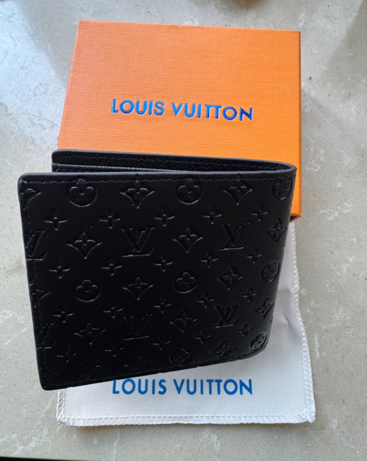 #6 Louis Vuitton Monogram Shadow Bifold Wallet Thumbnail 3